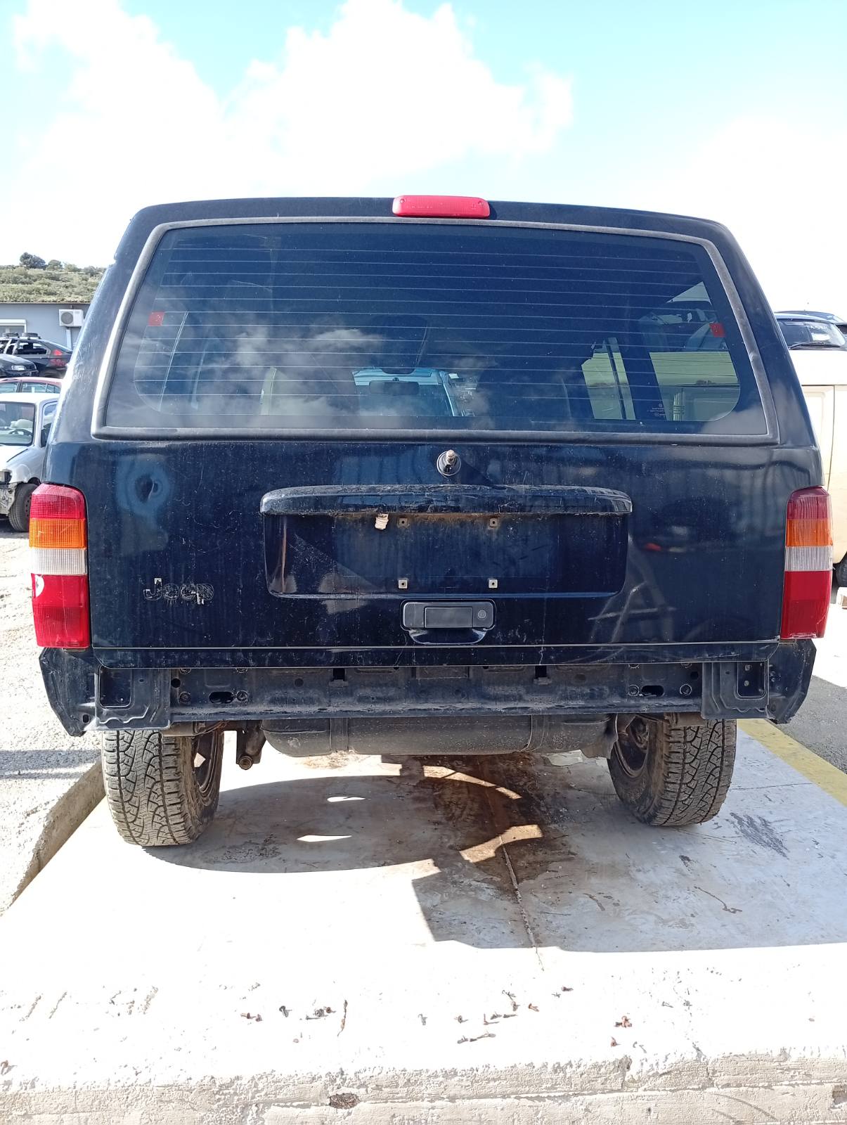 Τζαμόπορτα Jeep Cherokee ’00 Προσφορά