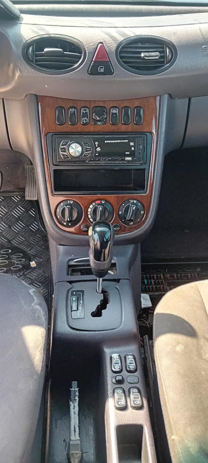 Λεβιές Ταχυτήτων Mercedes-Benz A 160 ’02 Προσφορά 150 Ευρώ.