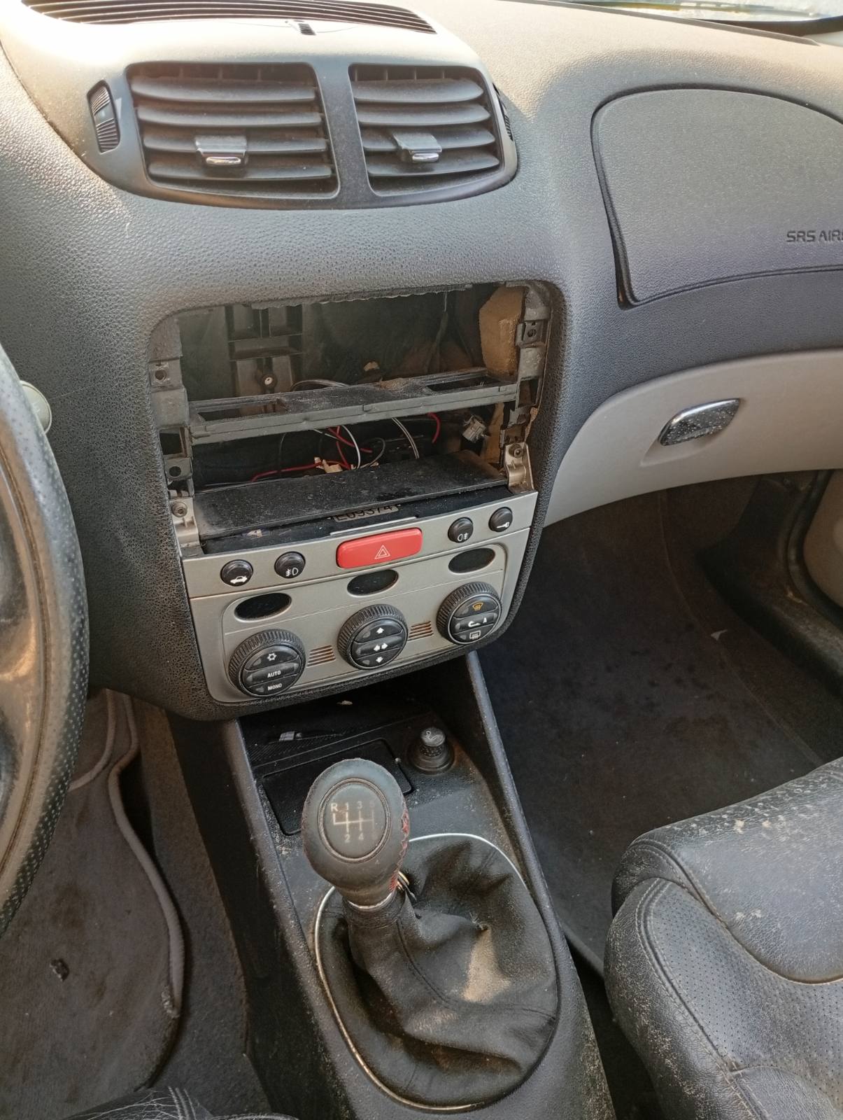 Κονσόλα Κεντρική  Alfa Romeo 147 ’01