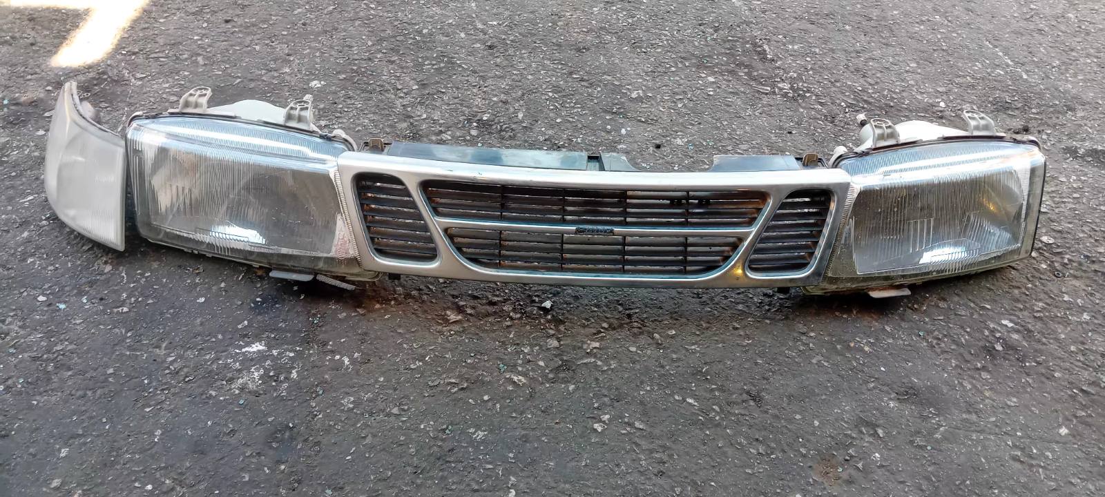 Φανάρια και Μάσκα εμπρός κομπλέ Saab 900 ’94 Προσφορά