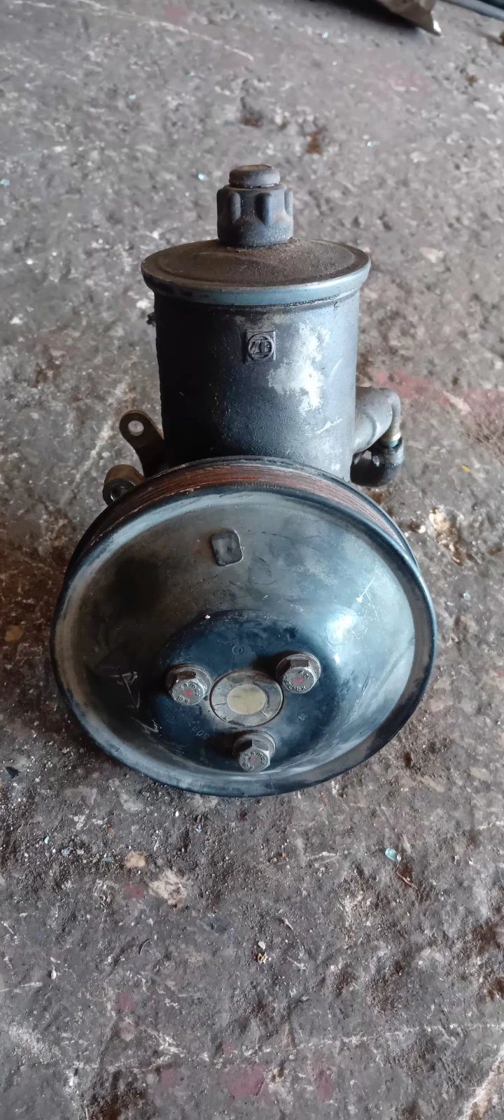Αντλία Υδραυλικού Τιμονιού ( 7682900111 , 2014601880 ) Mercedes-Benz 190 ’91 Προσφορά