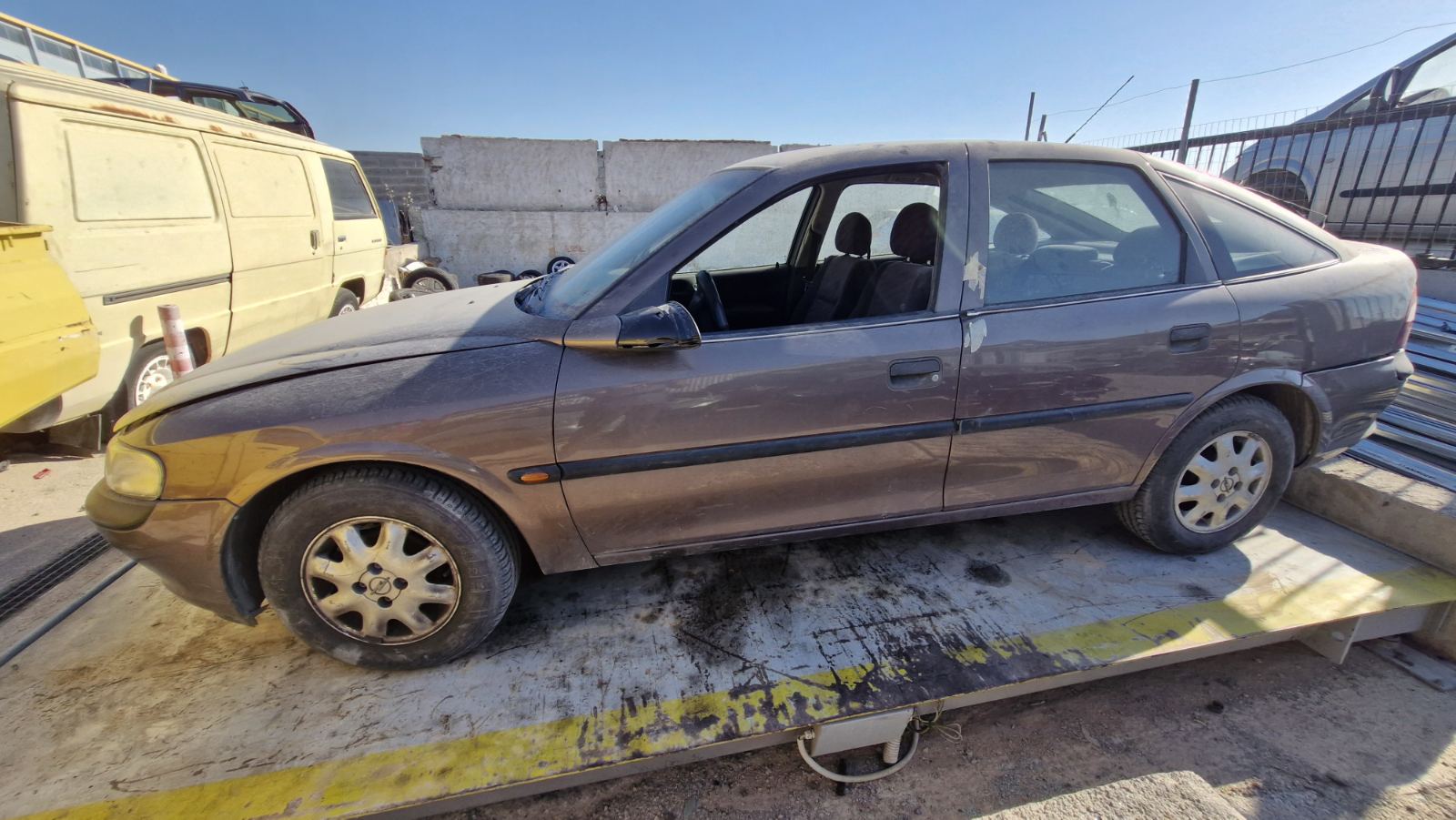 Ποδιά Πίσω Opel Vectra ’97
