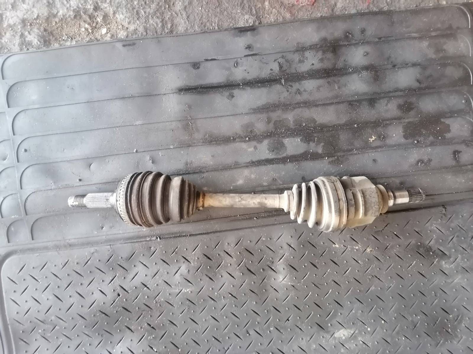 Ημιαξόνιο Αριστερό Toyota Corolla ’00 Προσφορά